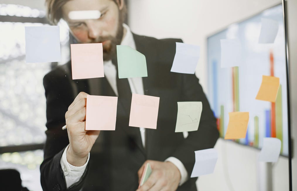 die Lösung ist cretent – we create social content. Hochwertige LinkedIn-Grafiken von Cretent.